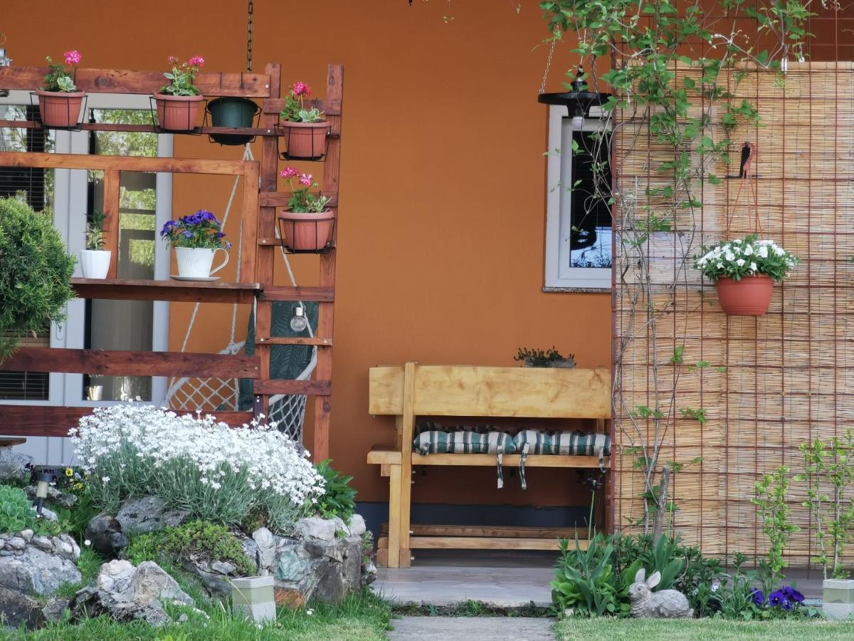 Studio Apartman Krosna Perusic Exterior foto