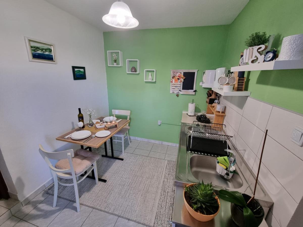 Studio Apartman Krosna Perusic Exterior foto